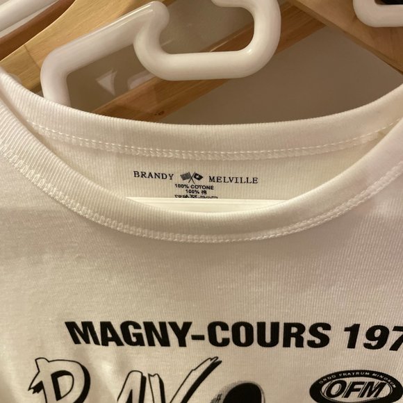 brandy melville hailie top magny crop t shirt white graphic tee - Picture 3 of 9